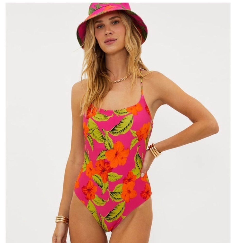 NWT Beach Riot Women's Hibiscus Sunset
Stevie One Piece Swimsuit